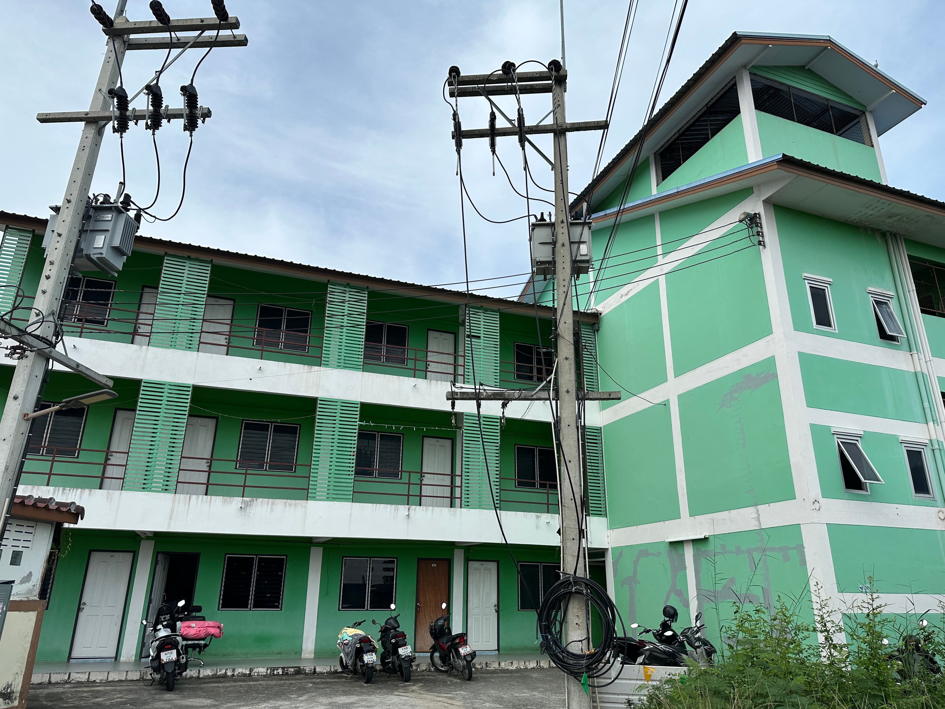 R-Square Wiboon Pracharak