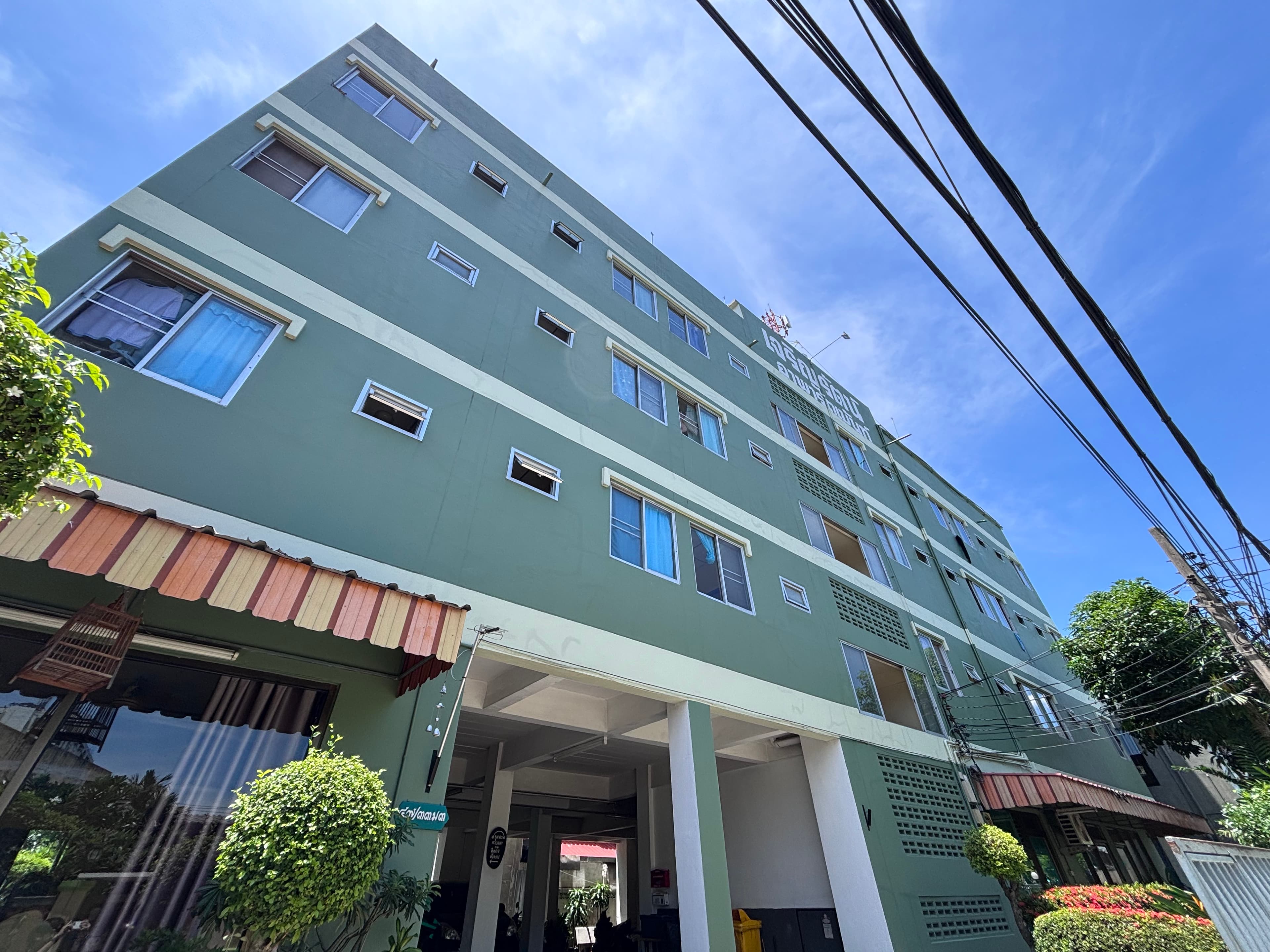 Charoenrat Apartment